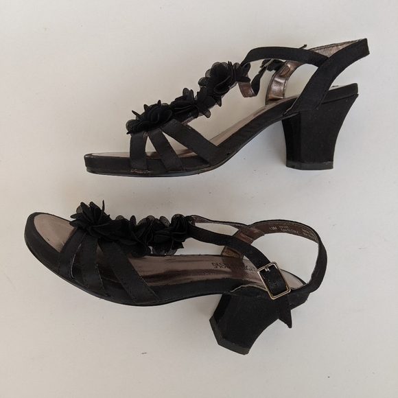 Girls heels - Picture 2 of 5